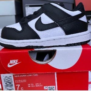 Nike Dunk Low Retro
White Black Panda